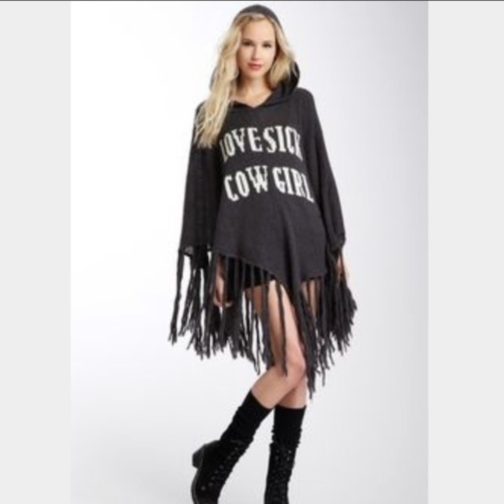 Wild fox love sick cowgirl knitted poncho M